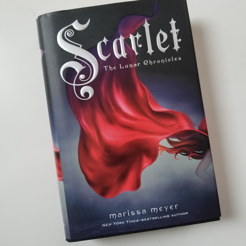 (Regular) Scarlet by Marrisa Meyer, 1st ed.